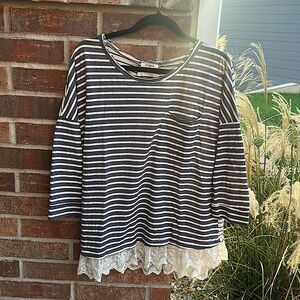UMGEE Ladies L Striped Navy & Ivory Tunic w/Lace Detail
